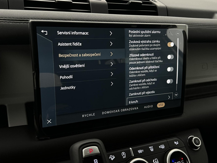 Land Rover Defender 110 D200 S AWD Aut REZERVACE 3.0 d