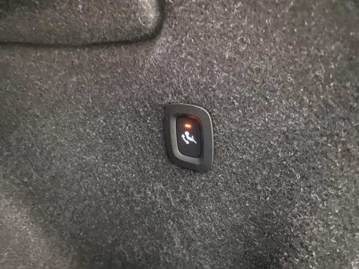Volvo XC40 B4 MOMENTUM AUT REZERVACE 2.0 Momentum