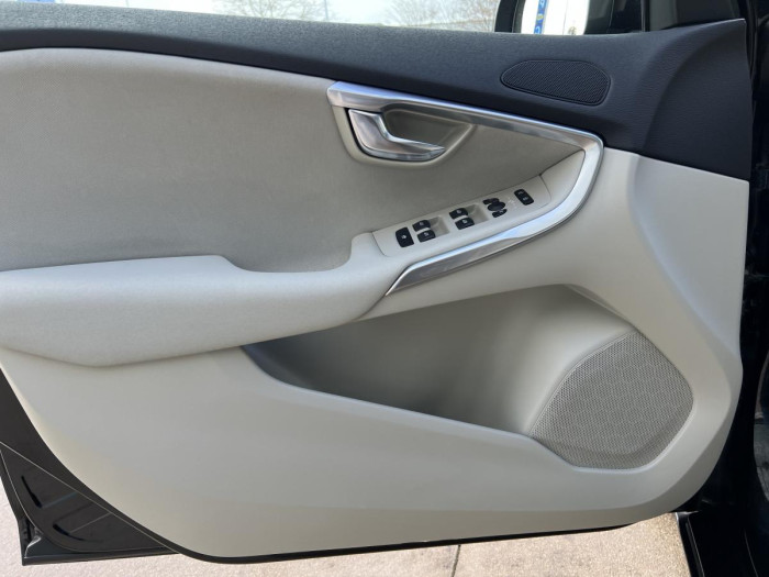 Volvo V40 T3 MOMENTUM Aut CZ 1.5 Momentum