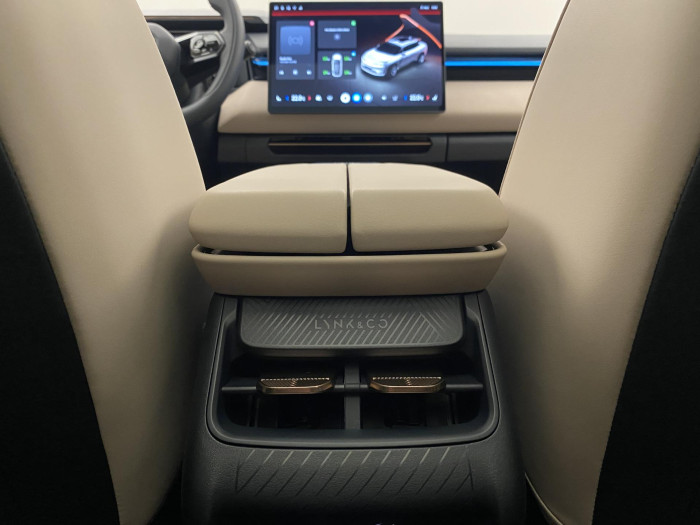 Lynk & Co 08 MORE PHEV