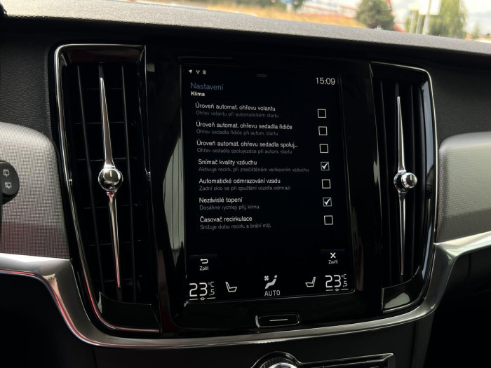 Volvo V90 B4 AWD MOMENTUM Aut REZERVACE 2.0 Momentum
