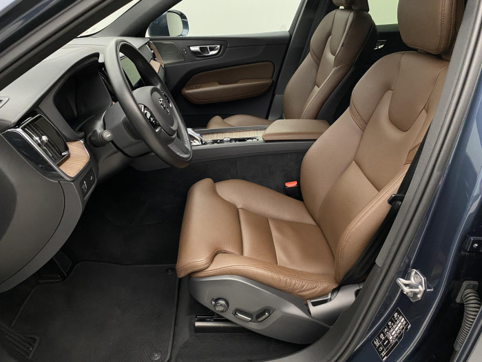 Volvo XC60 B4 INSCRIPTION AUT CZ