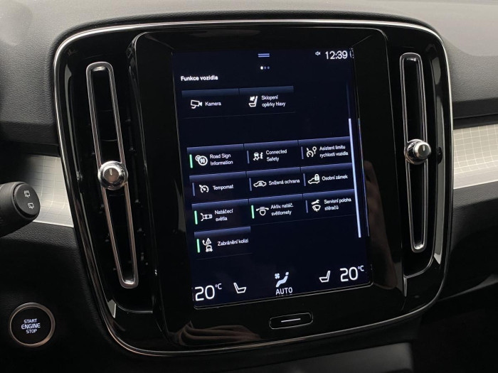 Volvo XC40 B4 AWD MOMENTUM AUT REZERVACE 2.0 Momentum