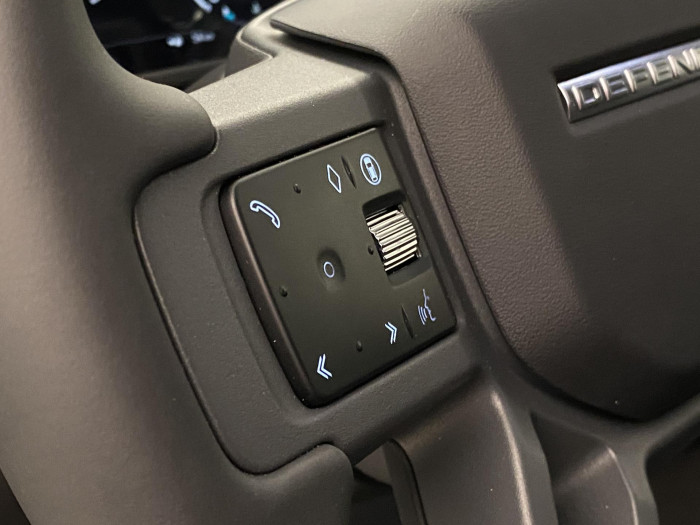 Land Rover Defender 110 D250 X-DYNAMIC SE AWD AUT 3.0 d Dynamic SE