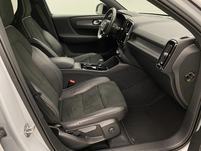 Volvo XC40 B4 AWD R-DESIGN AUT CZ
