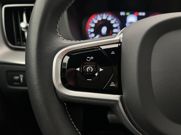 Volvo XC60 B5 AWD R-DESIGN AUT