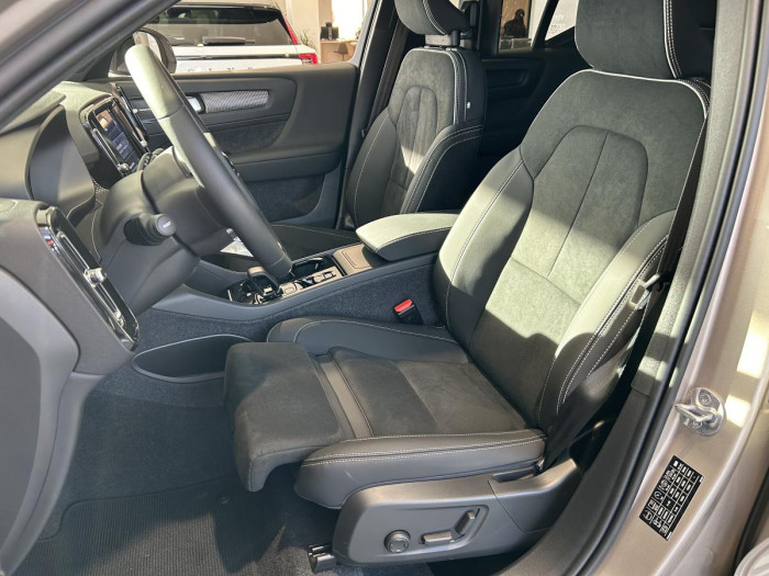 Volvo XC40 B3 AUT DARK PLUS 2.0 Plus