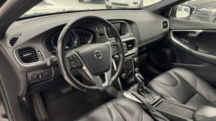 Volvo V40 D2 INSCRIPTION REZERVACE 2.0 d