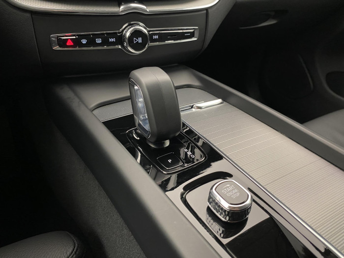 Volvo XC60 B4 AWD DARK PLUS AUT CZ