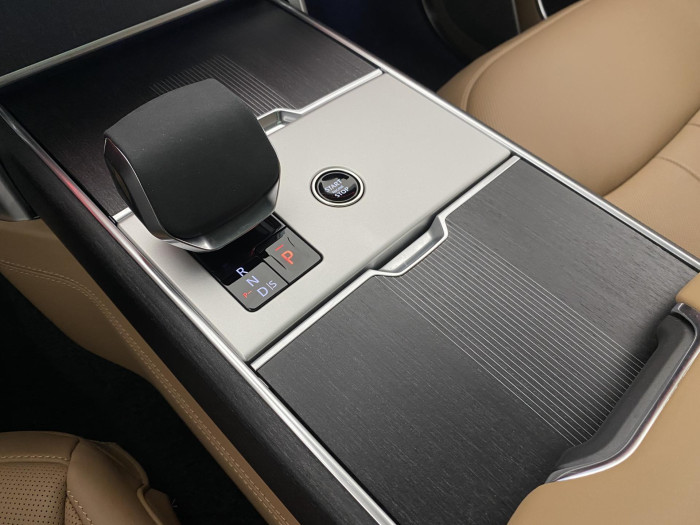 Land Rover Range Rover P550e AUTOBIOGRAPHY SWB