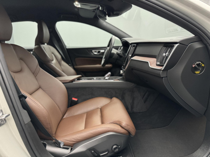 Volvo S60 B4 INSCRIPTION AUT CZ