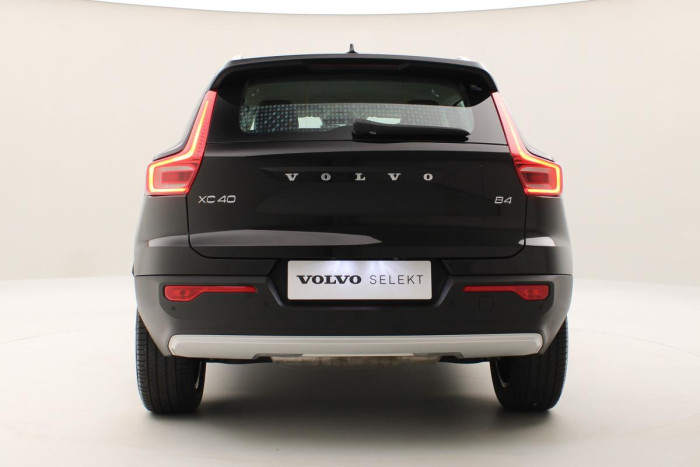 Volvo XC40 B4 MOMENTUM AUT REZERVACE 2.0 Momentum