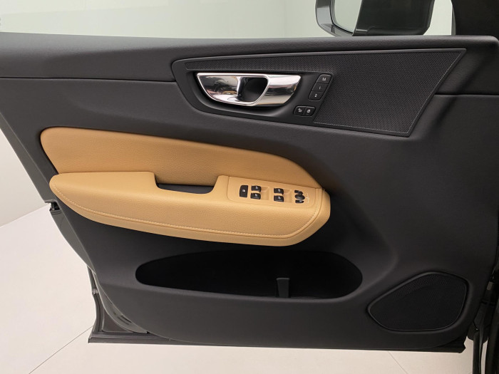 Volvo XC60 T5 AWD MOMENTUM AUT CZ 2.0 Momentum