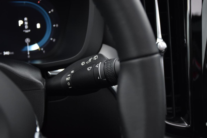 Volvo XC60 B4 AWD R-Design REZERVACE