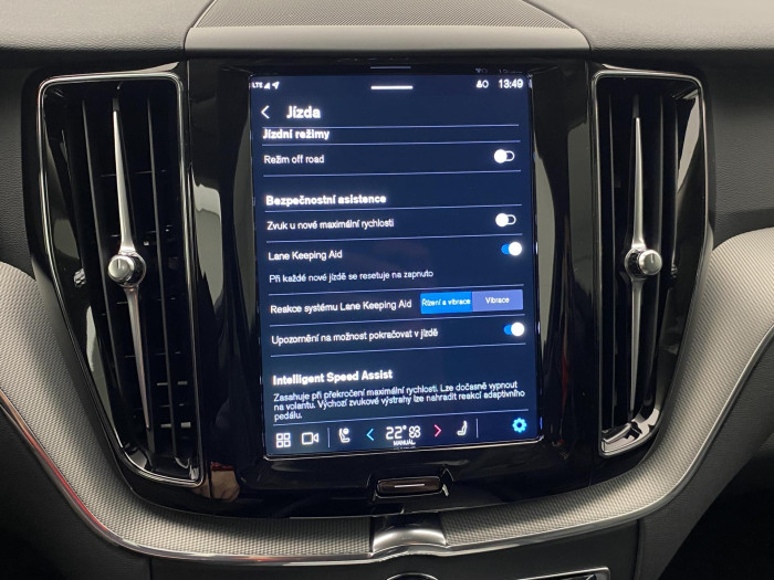 Volvo XC60 B5 AWD PLUS DARK AUT CZ 1.maj