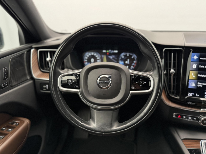 Volvo XC60 B4 AWD MOMENTUM CZ 1.maj 2.0 Momentum