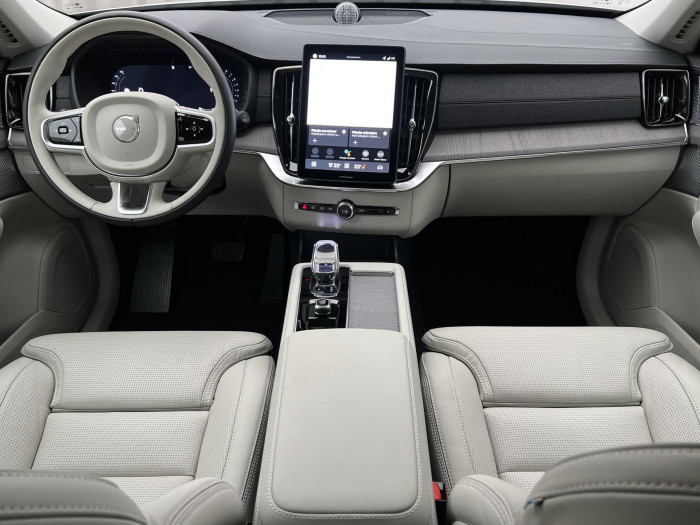 Volvo XC90 B5 AWD DARK PLUS - REZERVACE