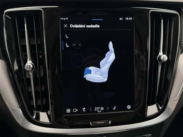 Volvo V60 CC B4 AWD ULTIMATE REZERVACE 2.0 CC CC