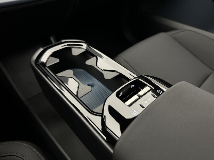 Volvo EX30 PURE ELECTRIC RECHAR. CORE RWD