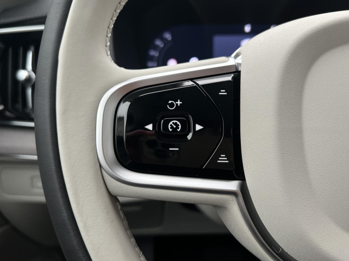 Volvo XC90 B5 AWD DARK PLUS AUT