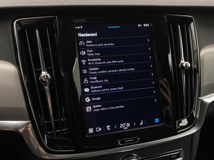 Volvo V90 CC B4 AWD CORE AUT REZERVACE 2.0 CC CC