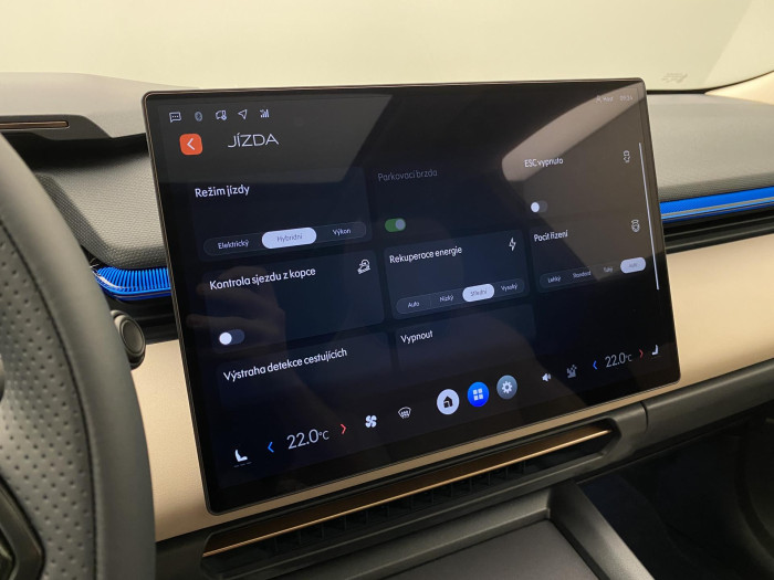 Lynk & Co 08 MORE PHEV