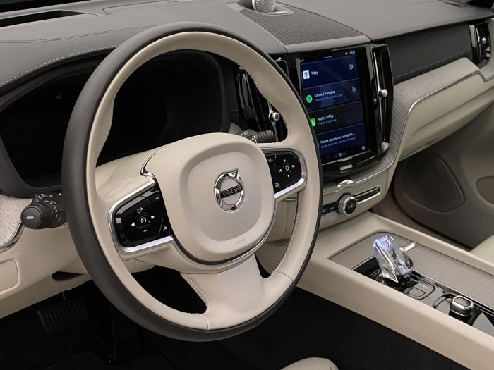 Volvo XC60 B5 AWD ULTIMATE AUT REZERVACE