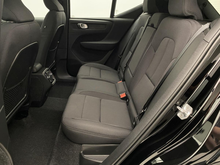 Volvo XC40 B4 AWD MOMENTUM AUT REZERVACE 2.0 Momentum
