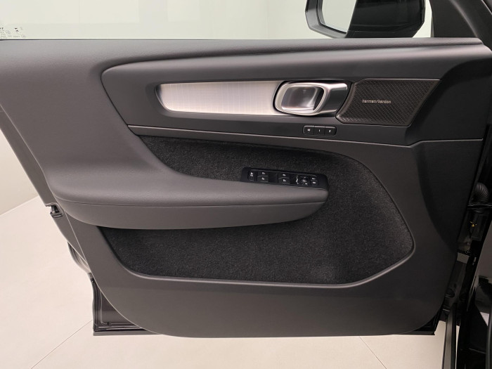 Volvo XC40 B4 PLUS BLACK EDITION AUT CZ