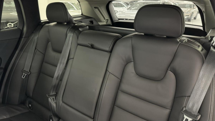 Volvo V60 CROSS COUNTRY B4 AWD REZERVACE
