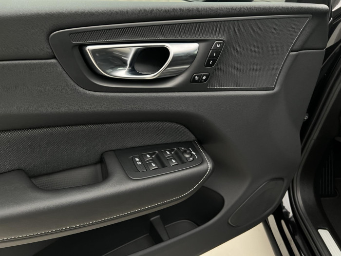 Volvo XC60 B5 AWD BLACK EDITION AUT CZ 2.0 Edition