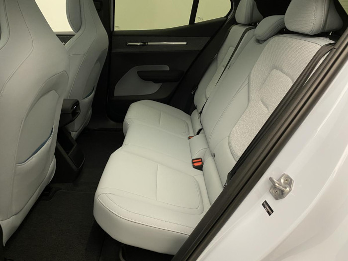 Volvo EX30 PURE ELECTRIC TWIN AWD ULTRA