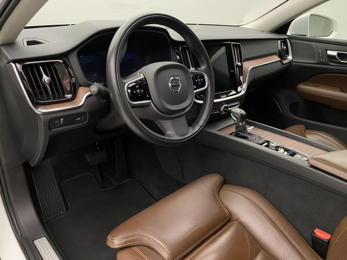 Volvo V60 CC D4 AWD PRO AUT 1.maj 2.0 d CC CC
