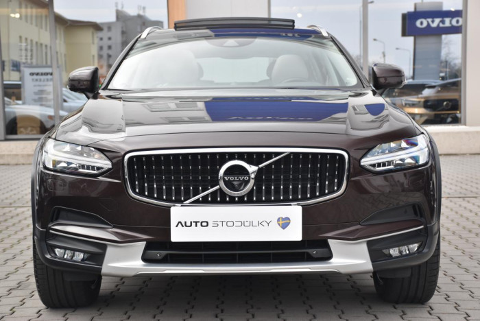 Volvo V90 CC D5 AWD PRO AUT REZERVACE 2.0 d CC CC