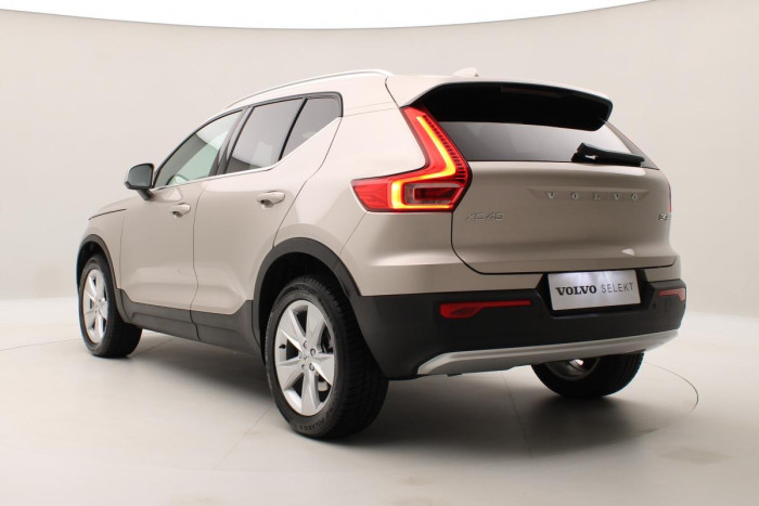 Volvo XC40 B4 AWD PLUS BRIGHT REZERVACE 2.0 Plus