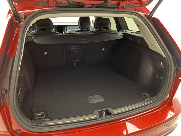Volvo V60 B4 MOMENTUM AUT REZERVACE 2.0 Momentum