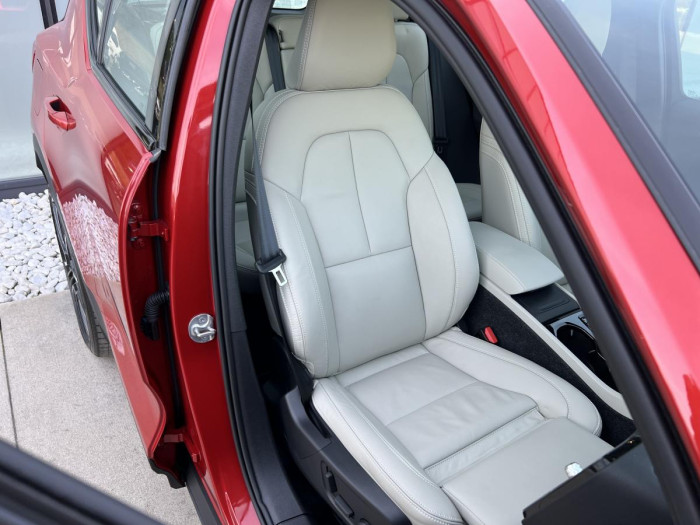 Volvo XC40 B4 AWD DARK ULTIMATE Aut 1.maj