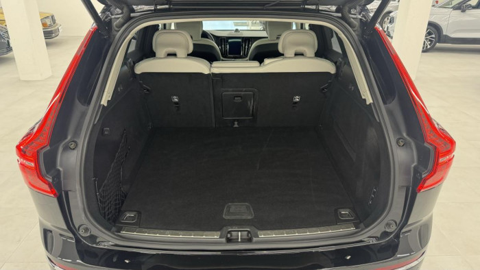 Volvo XC60 B5 AWD INSCRIPTION REZERVACE