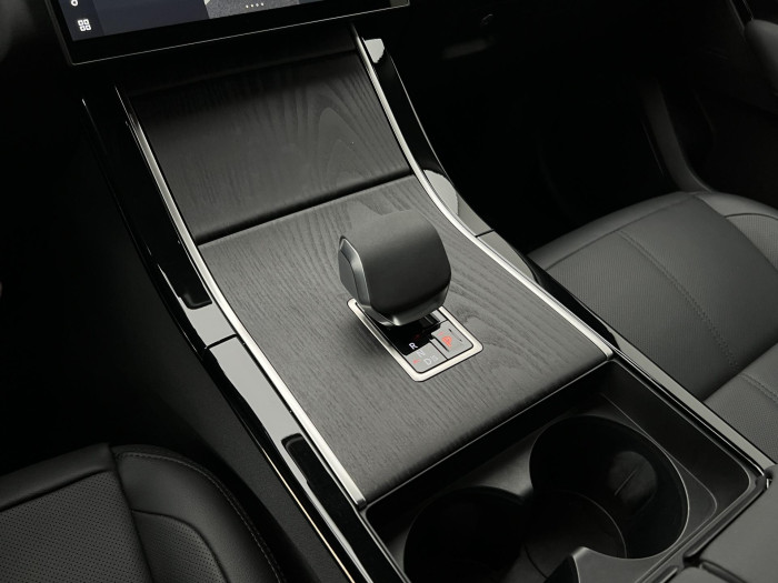 Land Rover Range Rover Velar P250 DYNAMIC SE AWD AUT CZ 2.0 Dynamic SE