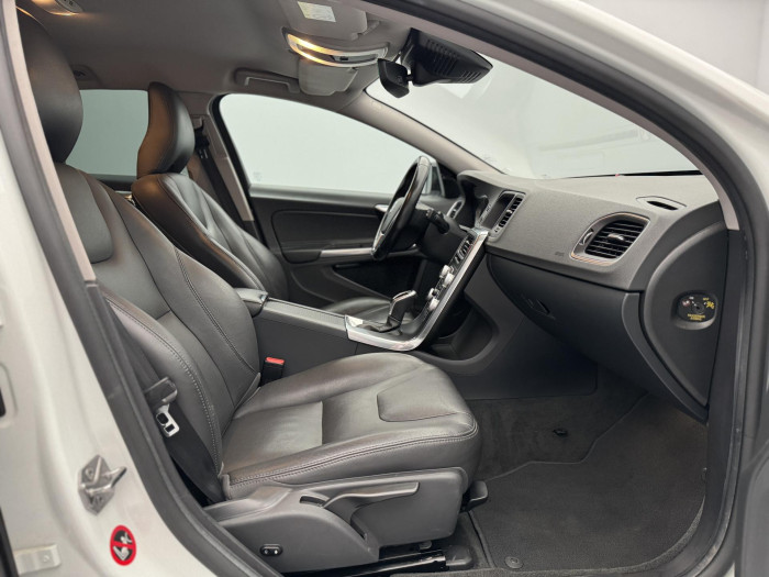 Volvo V60 CC D4 AWD SUMMUM AUT 2.4 d CC CC Summum