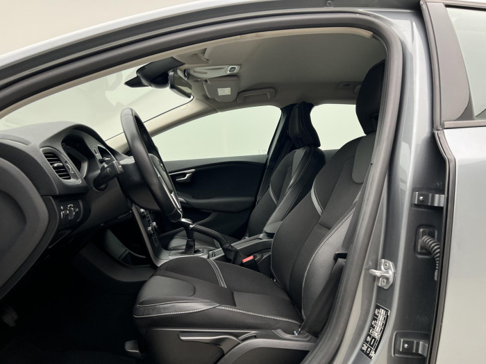 Volvo V40 T2 BLACK EDITION 1.maj. 2.0 Edition