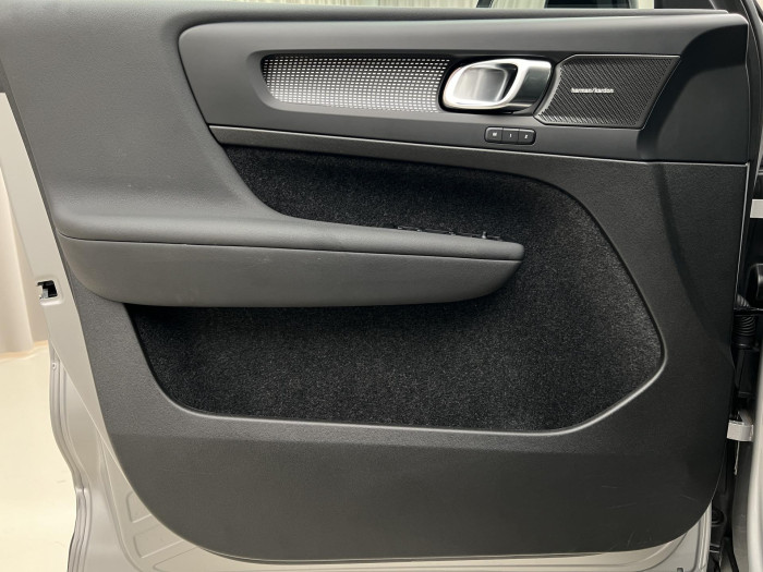 Volvo XC40 B3 ULTRA DARK AUT CZ 1.maj.