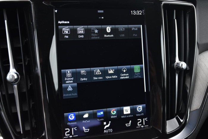 Volvo V60 T8 AWD RECHARGE REZERVACE