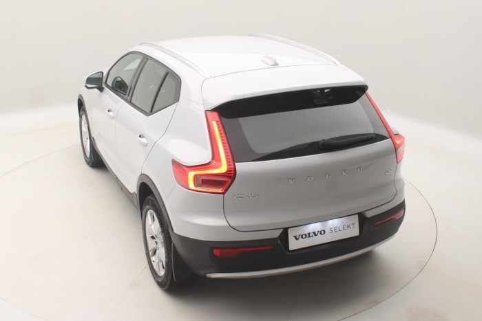 Volvo XC40 B4 MOMENTUM AUT REZERVACE 2.0 Momentum