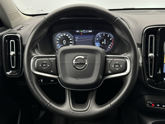 Volvo XC40 B3 MOMENTUM PRO REZERVACE 2.0 Momentum