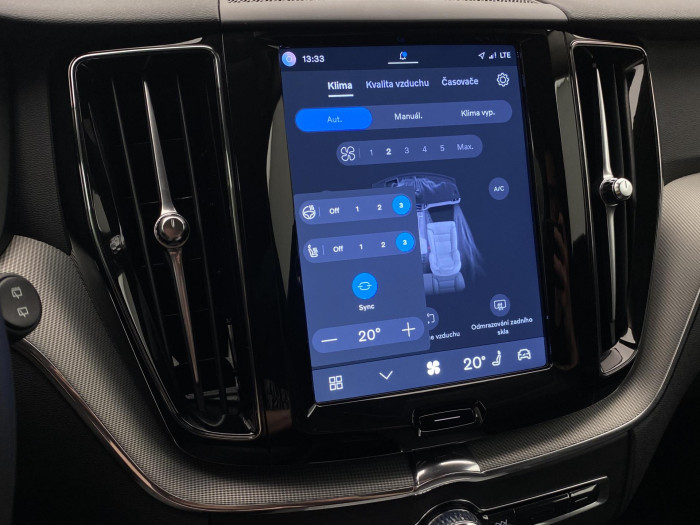 Volvo XC60 B5 AWD DARK PLUS AUT CZ