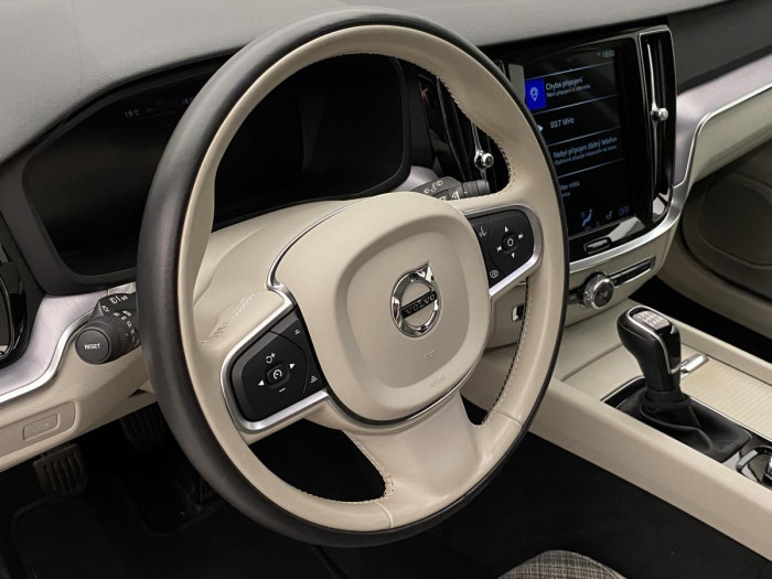Volvo V60 D4 MOMENTUM CZ REZERVACE 2.0 d Momentum