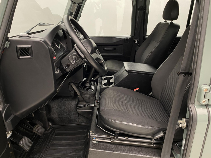 Land Rover Defender 110 STW AWD CZ REZERVACE