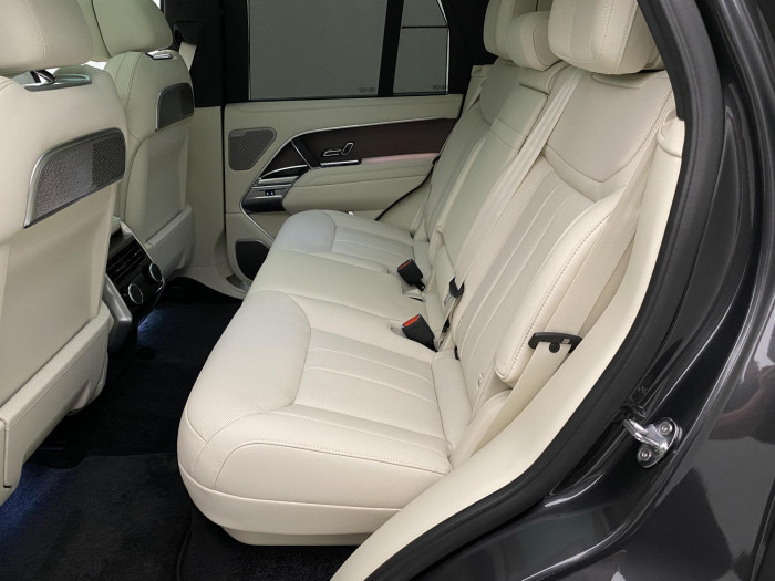 Land Rover Range Rover P550e AUTOBIOGRAPHY SWB