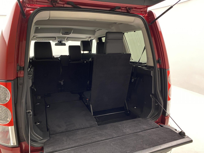 Land Rover Discovery 3.0 TDV6 S AWD REZERVACE